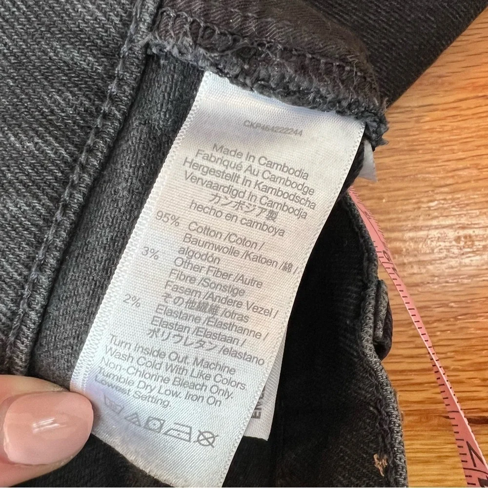 MADEWELL Cali Demi-Boot Jeans Cropped in Black Babyland Wash Raw Hem 25